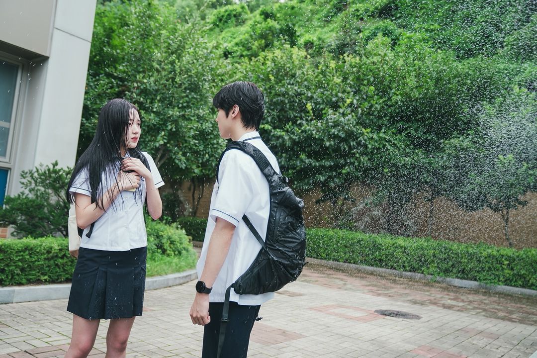 Kang Na Eon dan Kim Woo Seok di Social Savvy Class 101