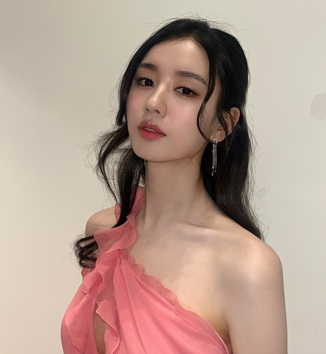 Fakta menarik Ahn Eun Jin