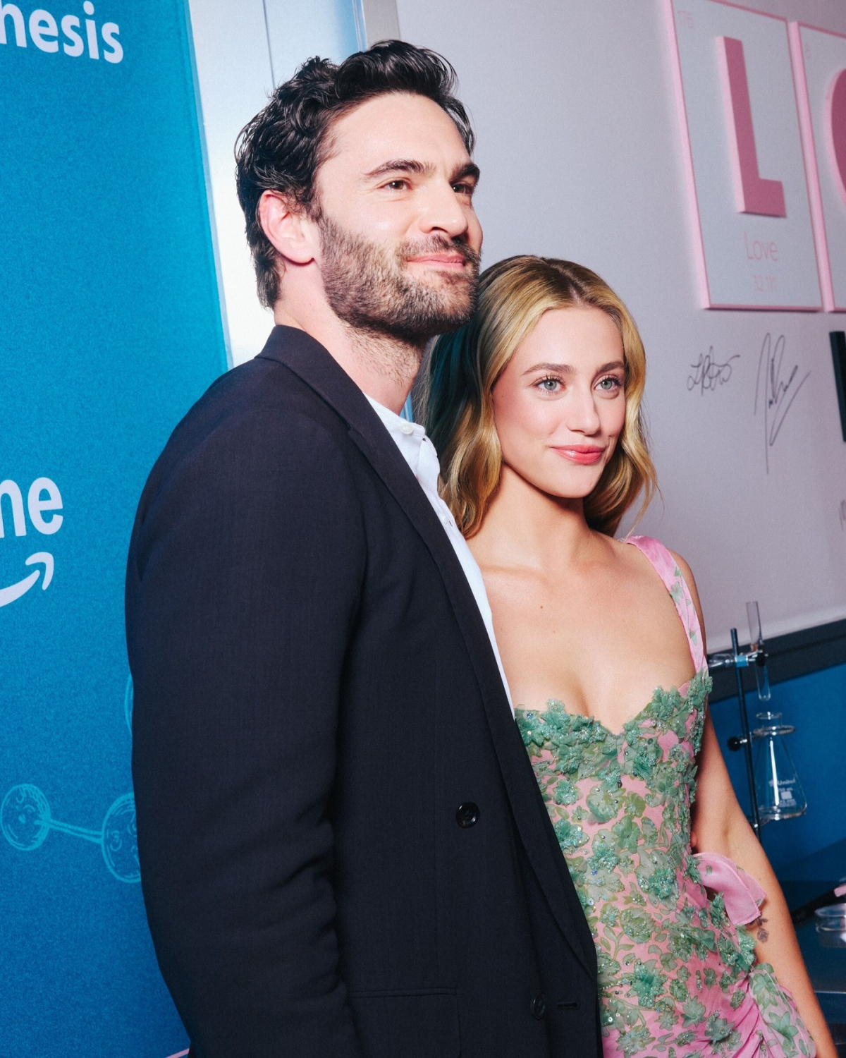 Tom Bateman dan Lili Reinhart
