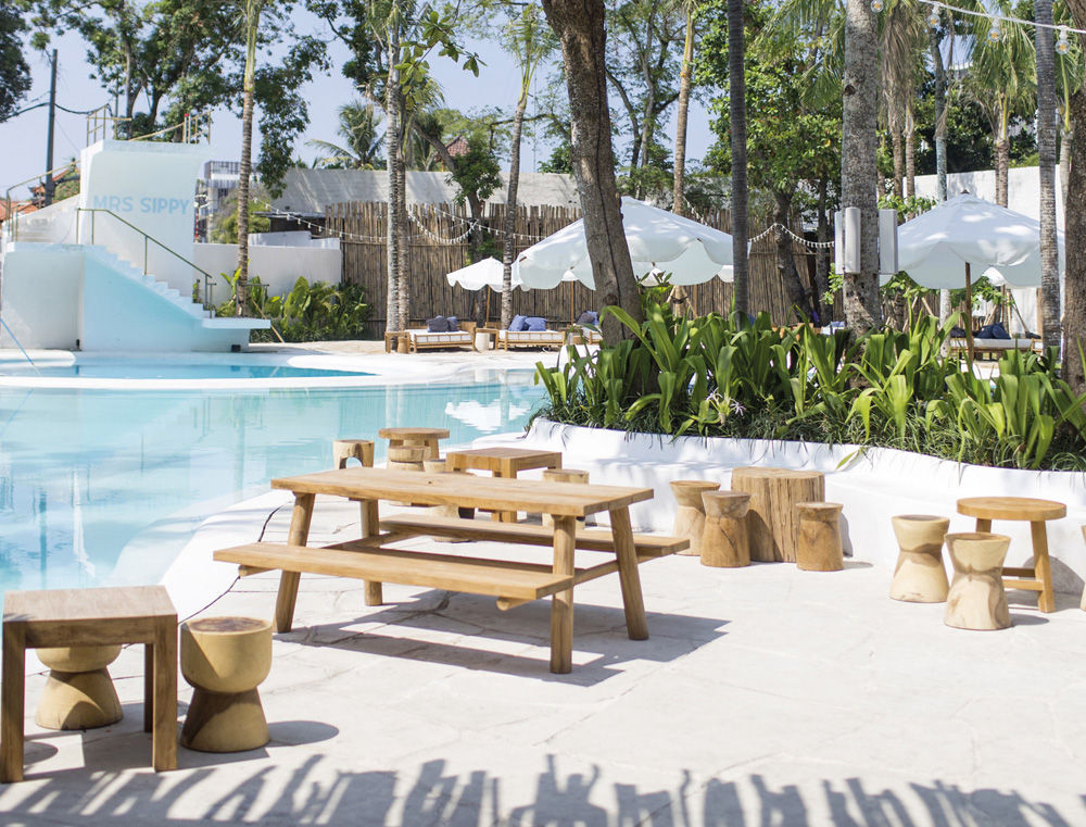 Mrs. Sippy, Pool Club Yang Sedang Hits di Bali!