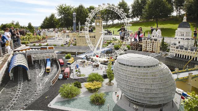 Theme Park Pilihan Cosmo yang Wajib Anda Kunjungi