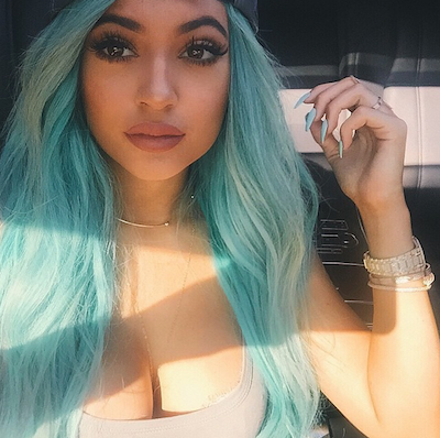 Rambut Baru Kylie Jenner, Hot or Not?