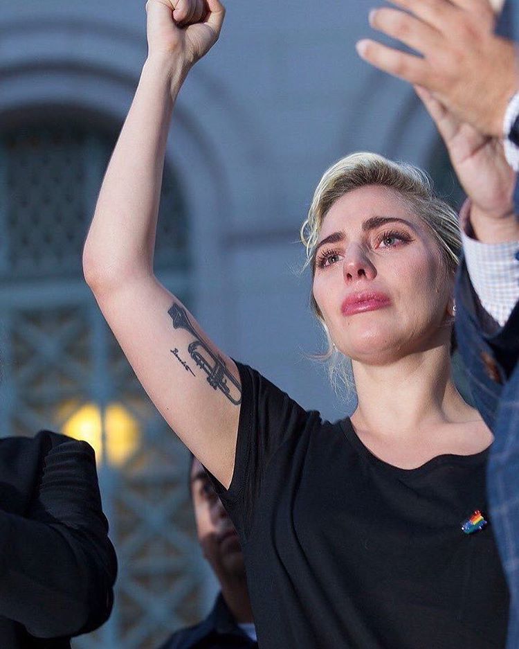 Pidato Mengharukan Lady Gaga Tentang Tragedi Orlando