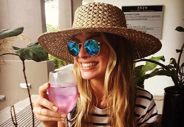 Margot Robbie Pernah Temukan Kaki Manusia di Pantai!