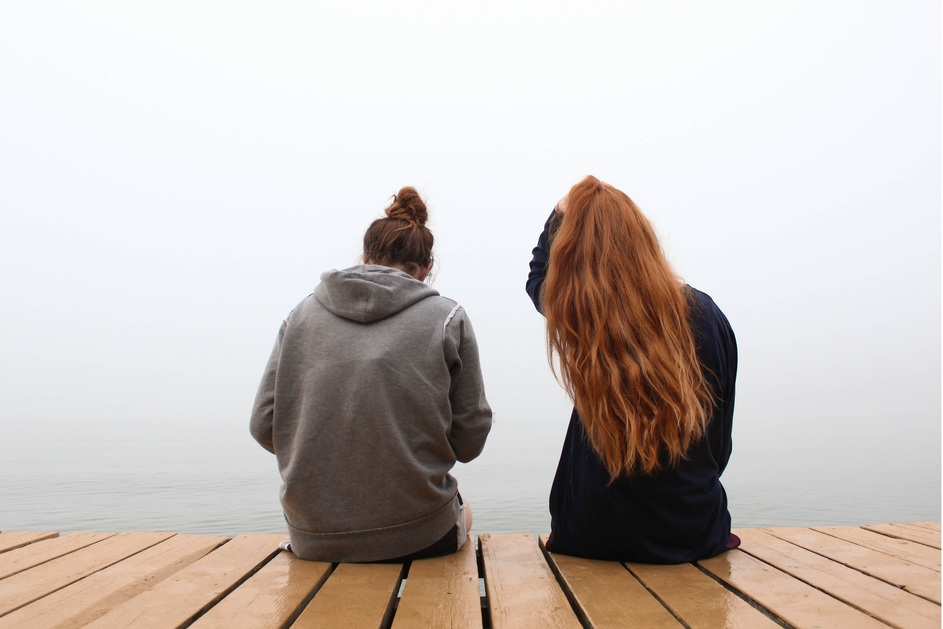 5 Tips Memberi Batasan yang Jelas Untuk Teman yang Clingy