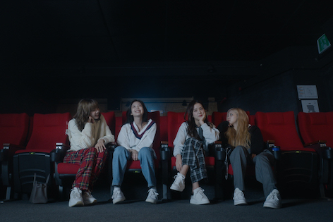 5 Alasan Kamu Harus Menonton Blackpink Light Up The Sky