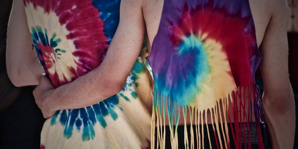 Bosan di Rumah? Coba Buat DIY Tie-Dye T-Shirt, Ini Caranya!