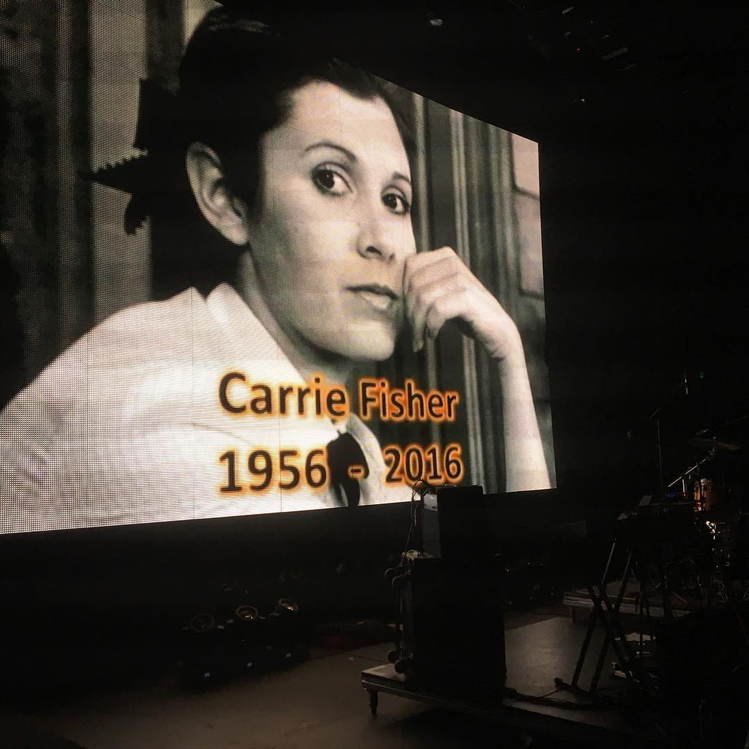 Dengarkan Lagu yang Ditulis Oleh Carrie Fisher