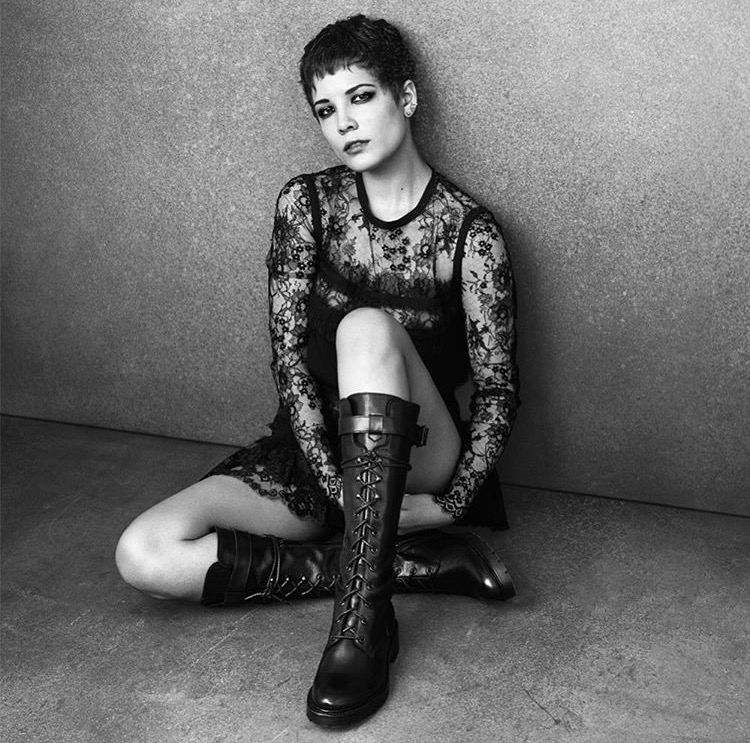Gaya Modis Penyanyi New Comer, Halsey