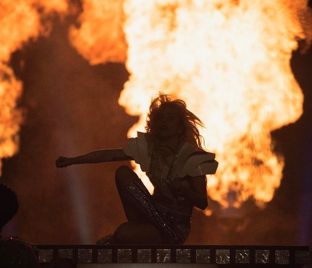 Lady Gaga Memukau Super Bowl 2017 Halftime Show