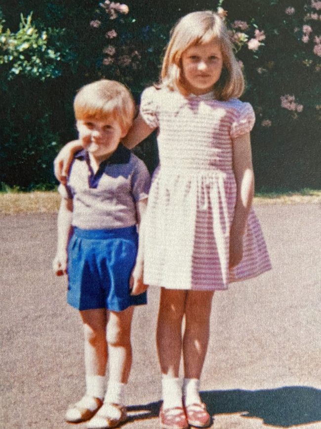Cute! Adik Putri Diana Berbagi Foto Masa Kecil Mereka Berdua