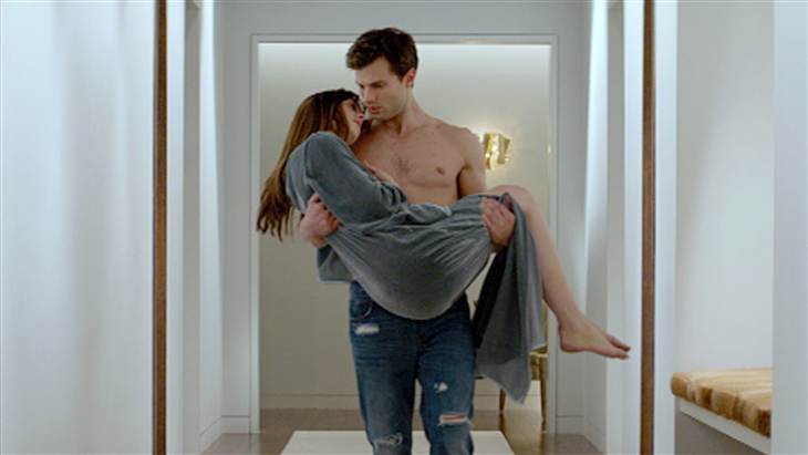 6 Cara Manjakan Wanita dari Mr. Grey