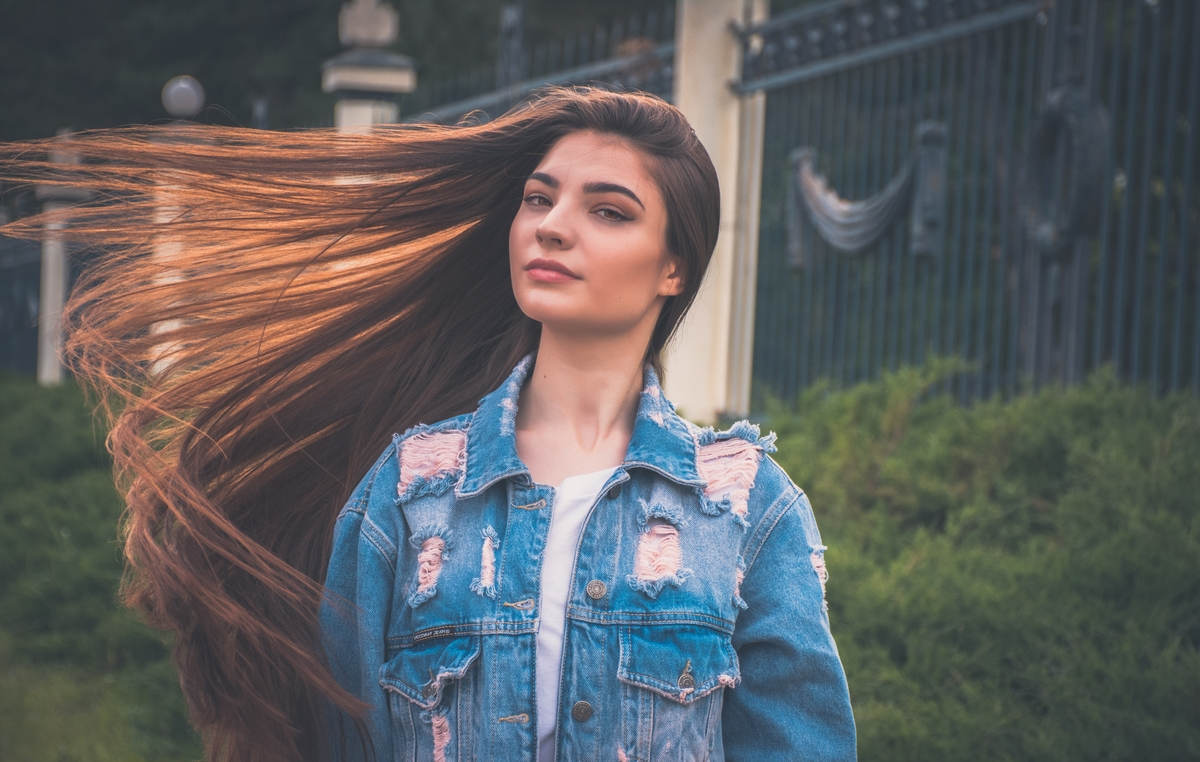 10 Tips Mengatasi Rambut Rontok dengan Cara Alami