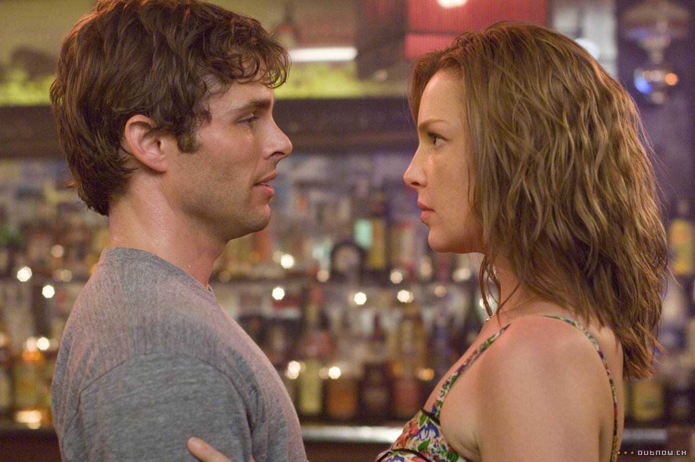 salah satu adegan di film 27 Dresses