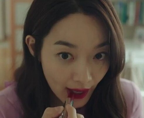 Ini Lipstick Merah yang Dipakai Shin Min A di Hometown Cha Cha Cha