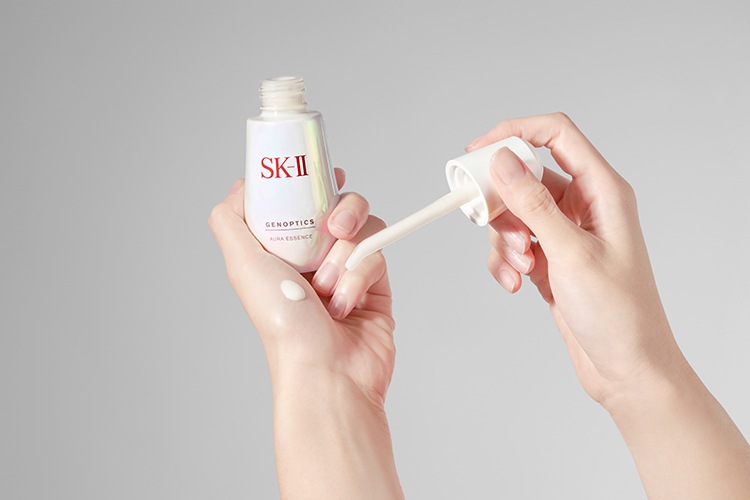 Cukup satu tetes SK-II GenOptics Aura Essence
