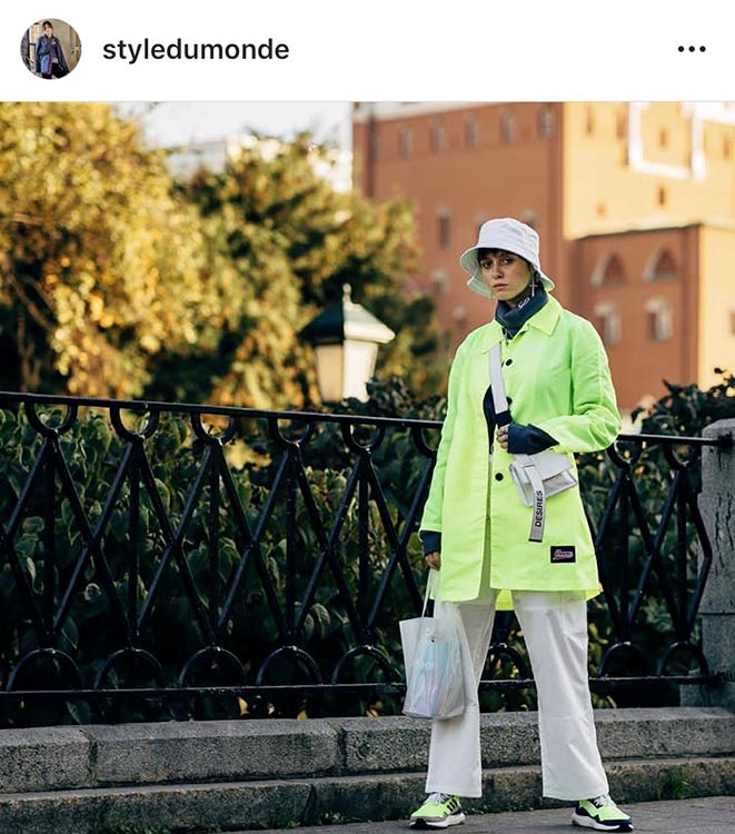 Baju Untuk Musim Hujan Gaya Neon Track Jacket