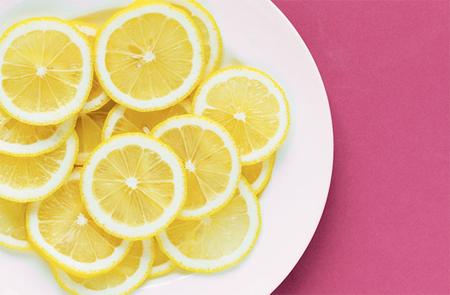 Perasan Buah Lemon Cara Alami Menghilangkan Bekas Jerawat