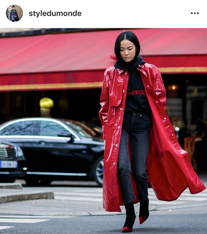 Baju Untuk Musim Hujan Gaya Red and Black