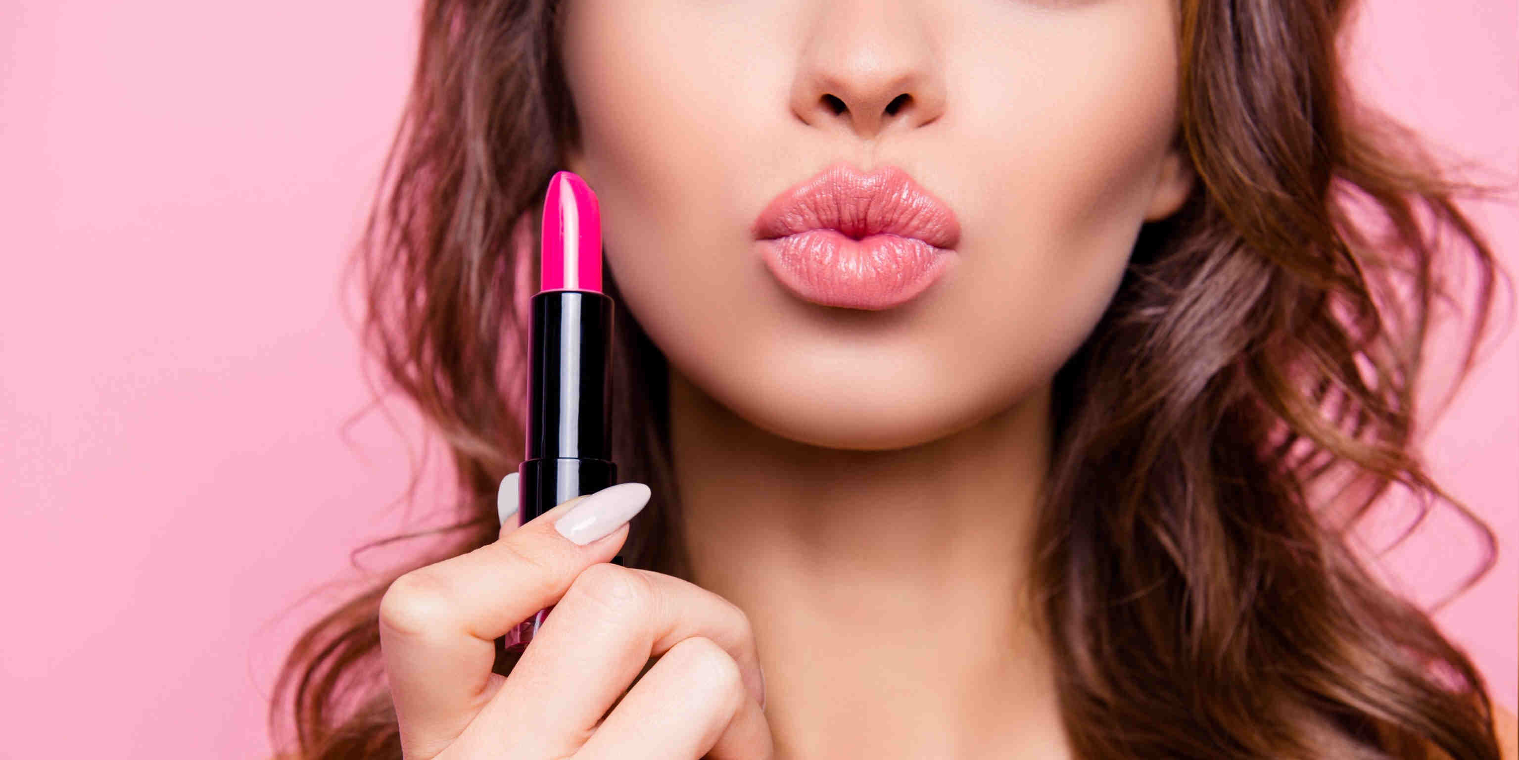 Multifungsi! 6 Kegunaan Lain Lipstik Yang Bisa Kamu Coba!