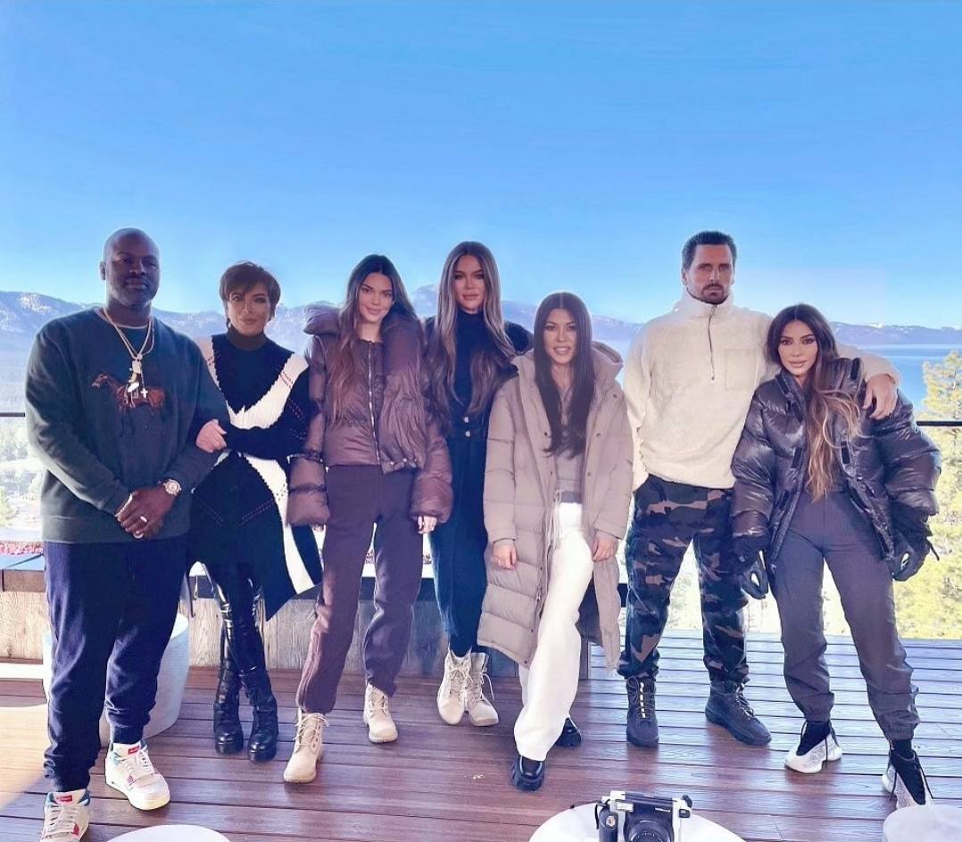 Intip Inspirasi Gaya Monokrom Ala Kardashian-Jenner