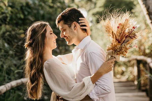 Ucapkan 18 Kalimat Romantis Ini untuk Luluhkan Hati Sang Pacar!
