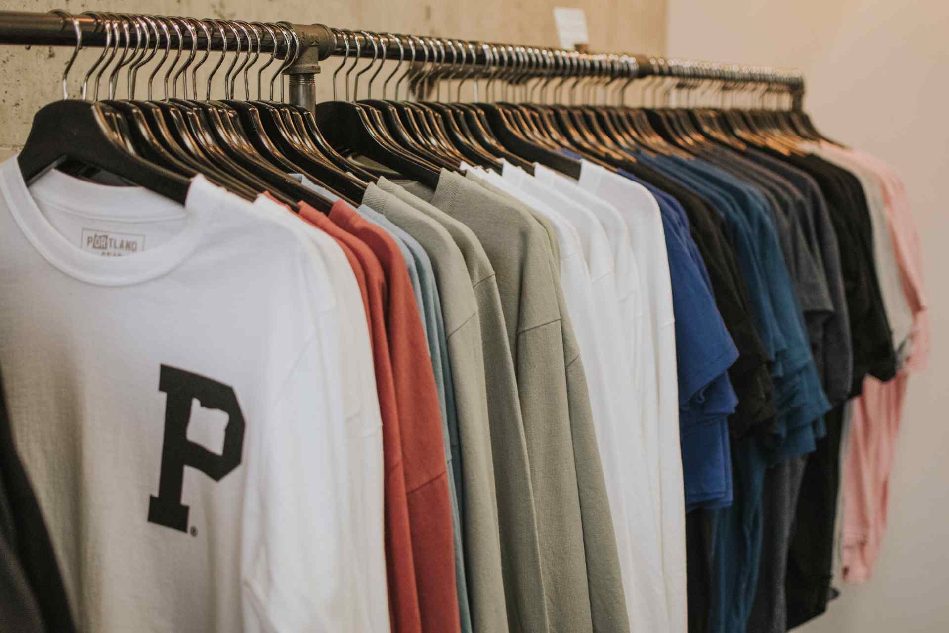 Ini 10 Cara Merawat T-shirt Kesayangan Kamu Tetap Awet!