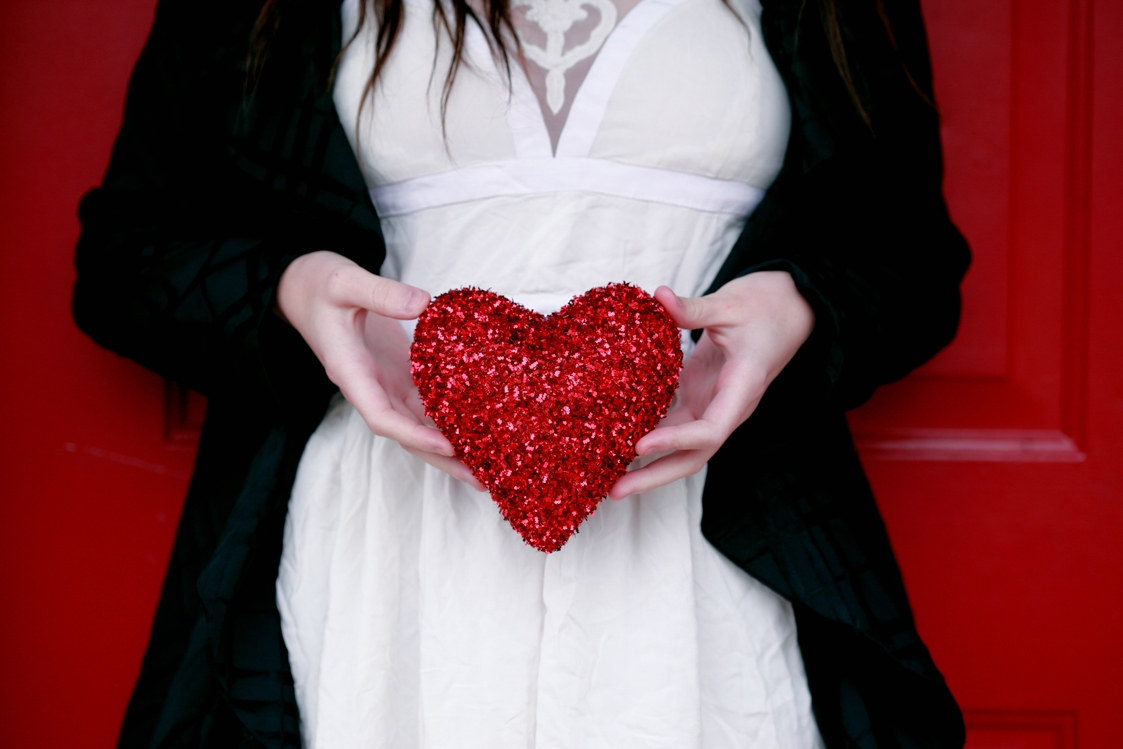Tips Menjalani Hari Valentine Bagi Para Single Sesuai Zodiak