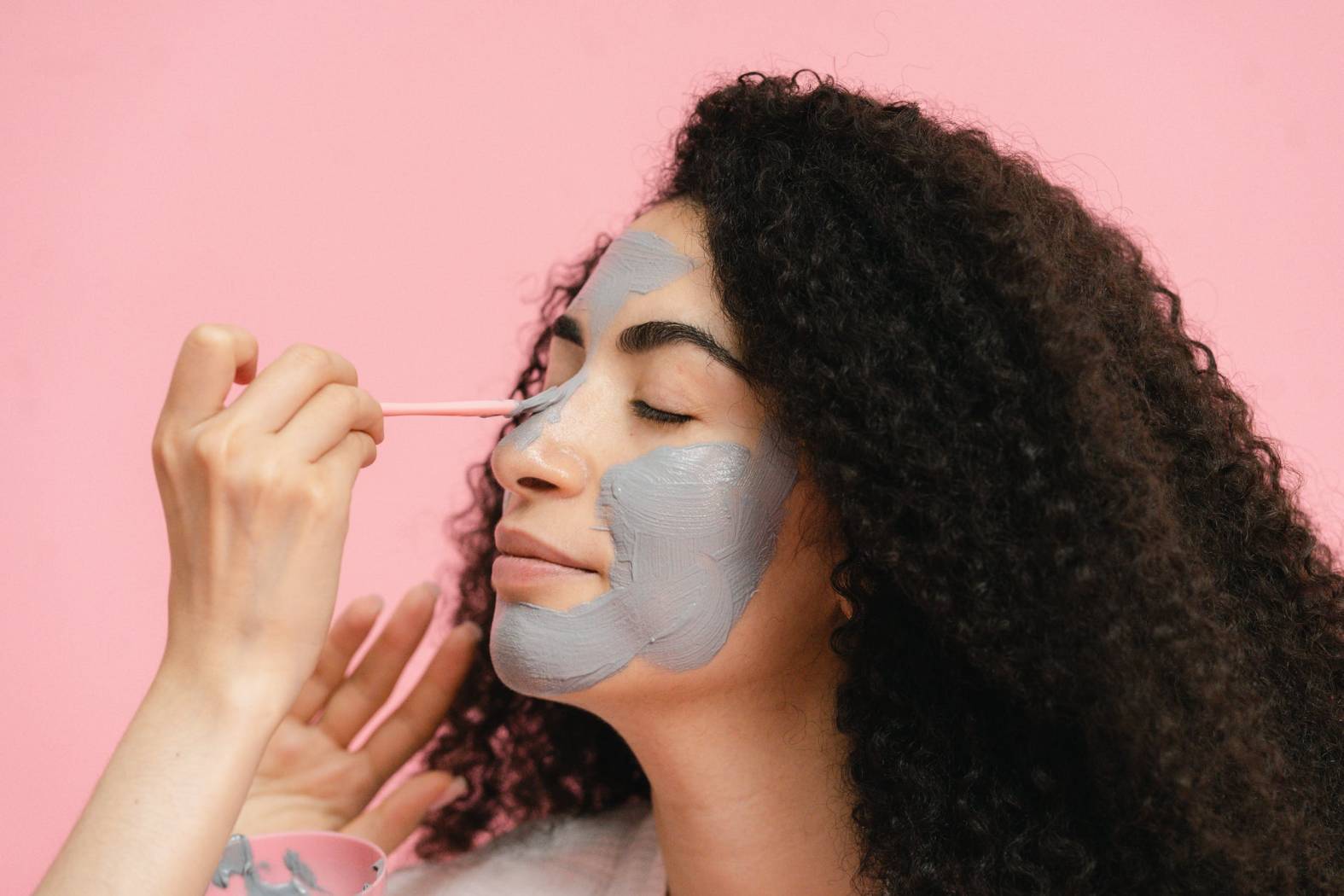Manfaat Bentonite Clay untuk Kulit Berminyak dan Berjerawat