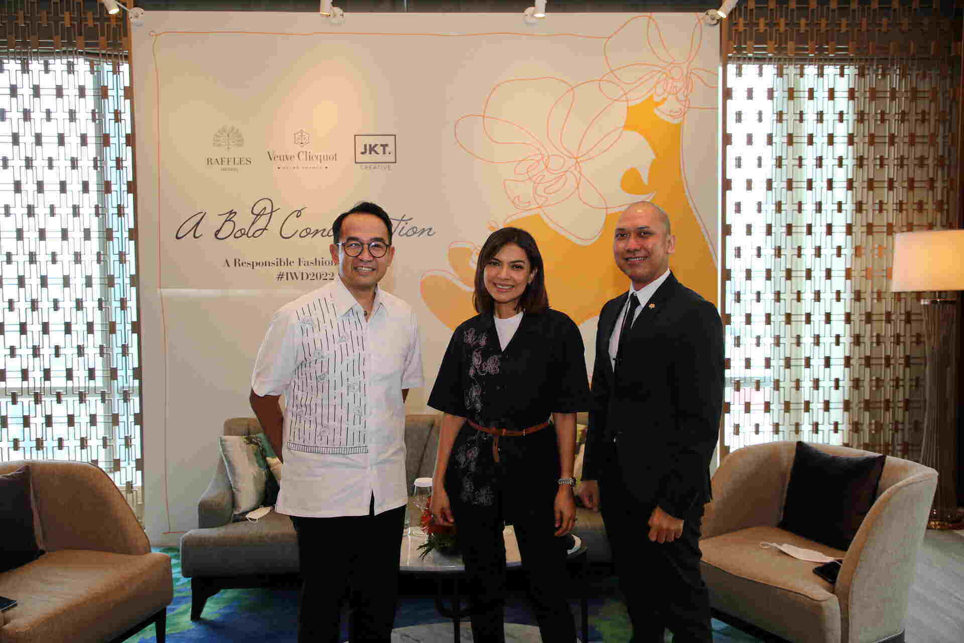 Rayakan IWD, Raffles Jakarta Berkolaborasi dengan JKT. Creative