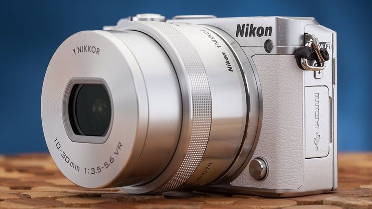 Nikon J5
