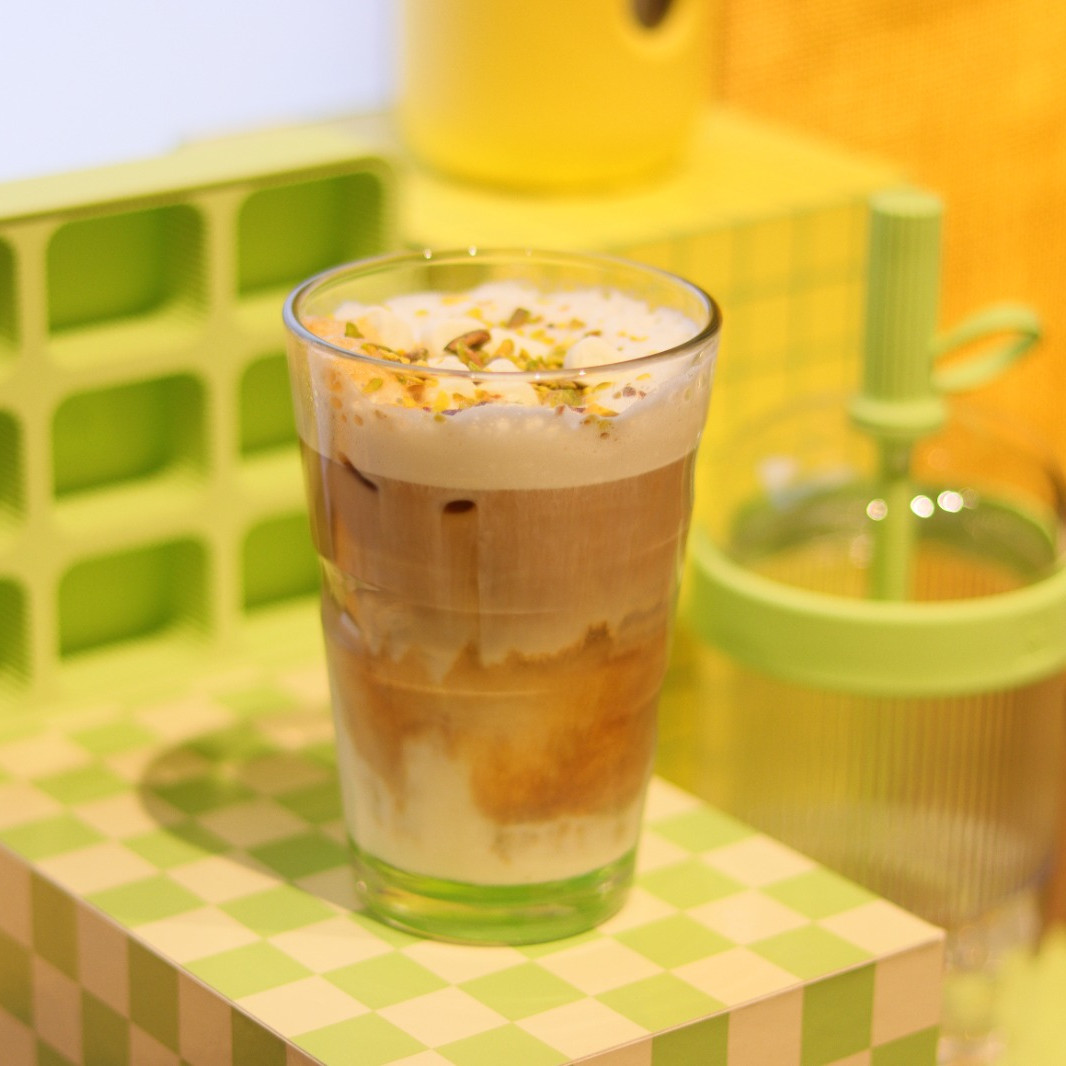 Merayakan Spirit Musim Panas Bersama Nespresso & Instalasi Coffee Cart-nya