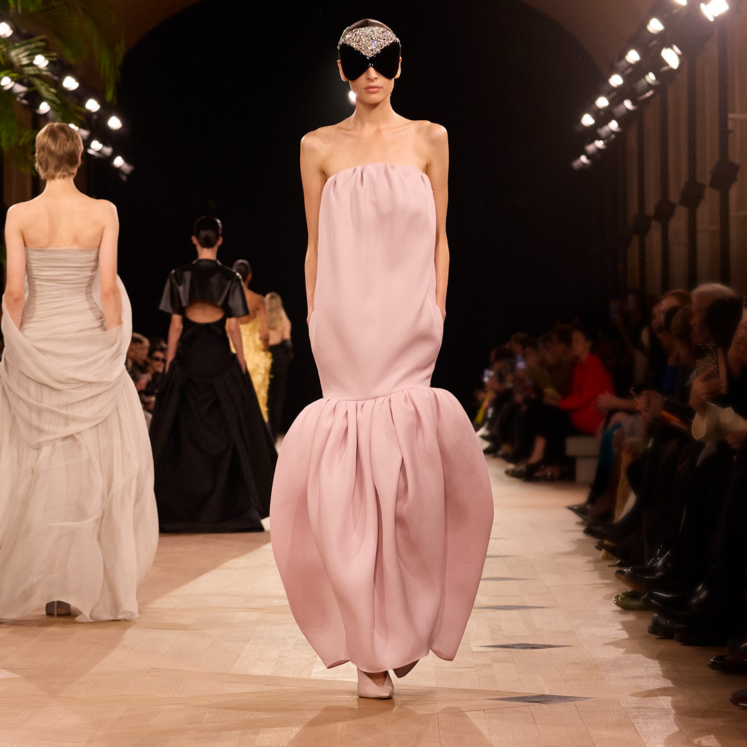 Identitas Baru Balenciaga di Era Pierpaolo Piccioli! Dapat Dukungan Meghan Markle