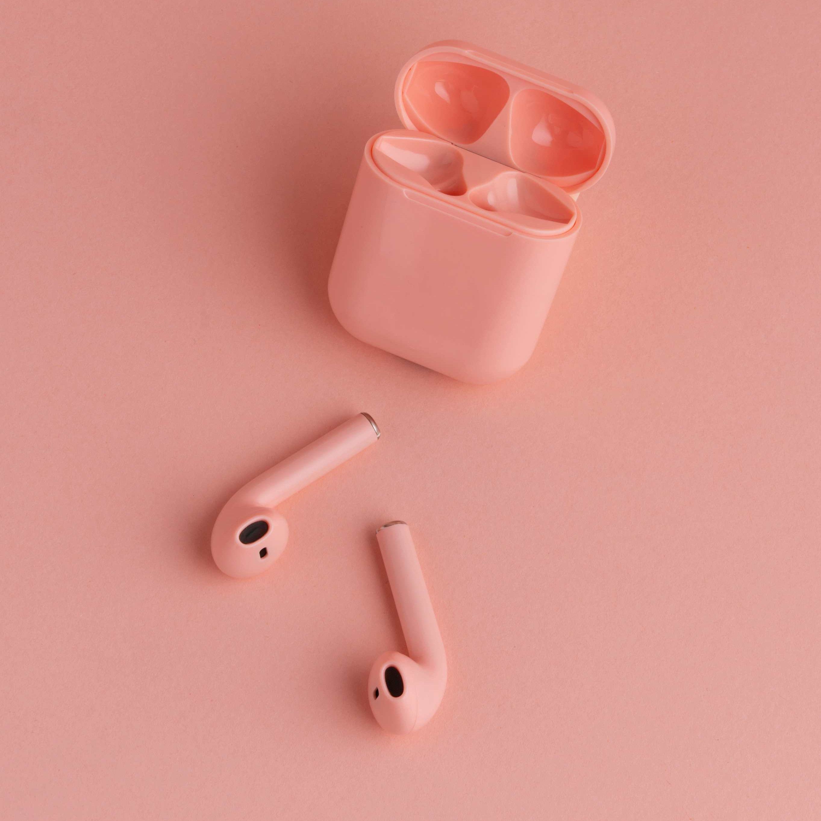 Babes, Jangan Salah! Ini Dia Cara Membersihkan Headphones & Earphones yang Tepat!