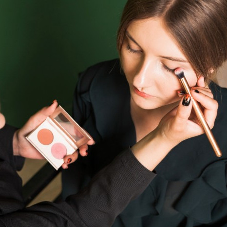 Make Up Wisuda Natural Ala Korea, Tampil Fresh & Elegan