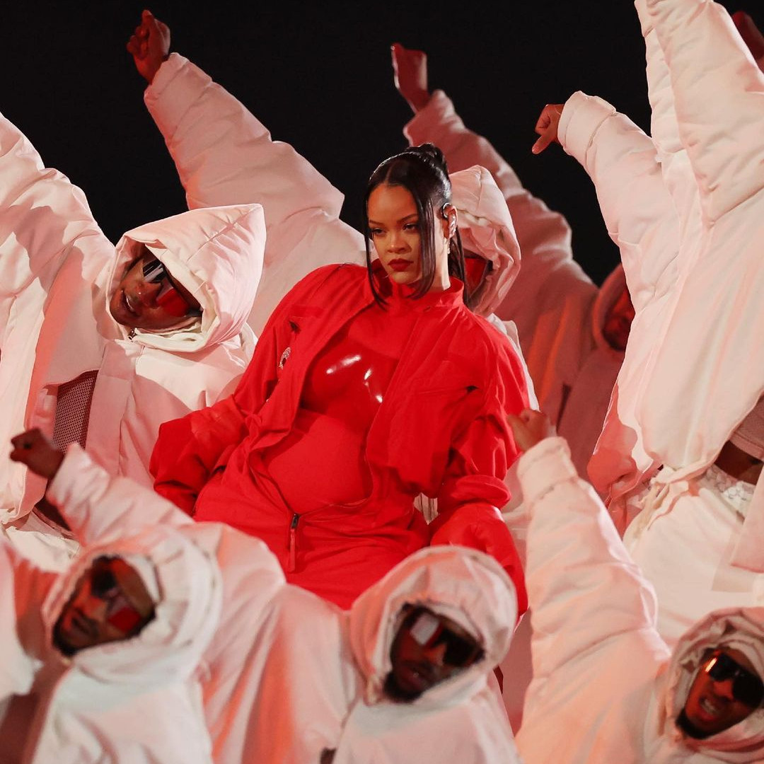 Selain Super Bowl 2023, Ini Deretan Kostum Panggung Rihanna yang Ikonis