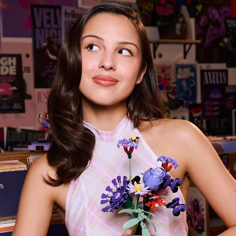 Olivia Rodrigo Berkolaborasi dengan LEGO Hadirkan Vinyl Limited Edition!