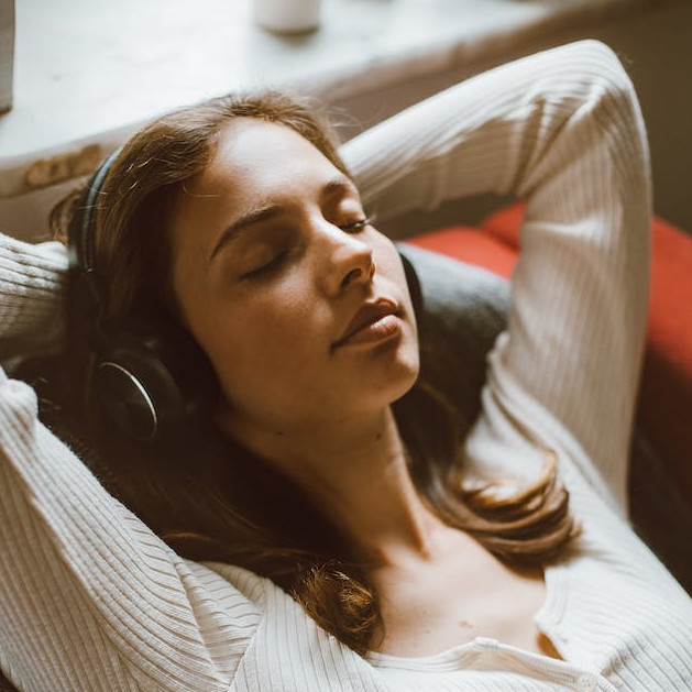 9 Lagu Kenangan Era 80 dan 90-an Terfavorit, Cocok untuk Bernostalgia!