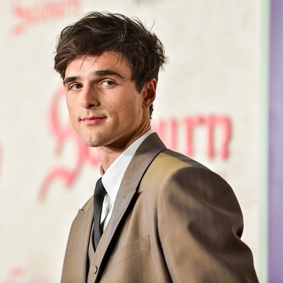 Disebut Cocok Jadi Edward Cullen di Twilight, Simak 5 Gaya Stylish Jacob Elordi
