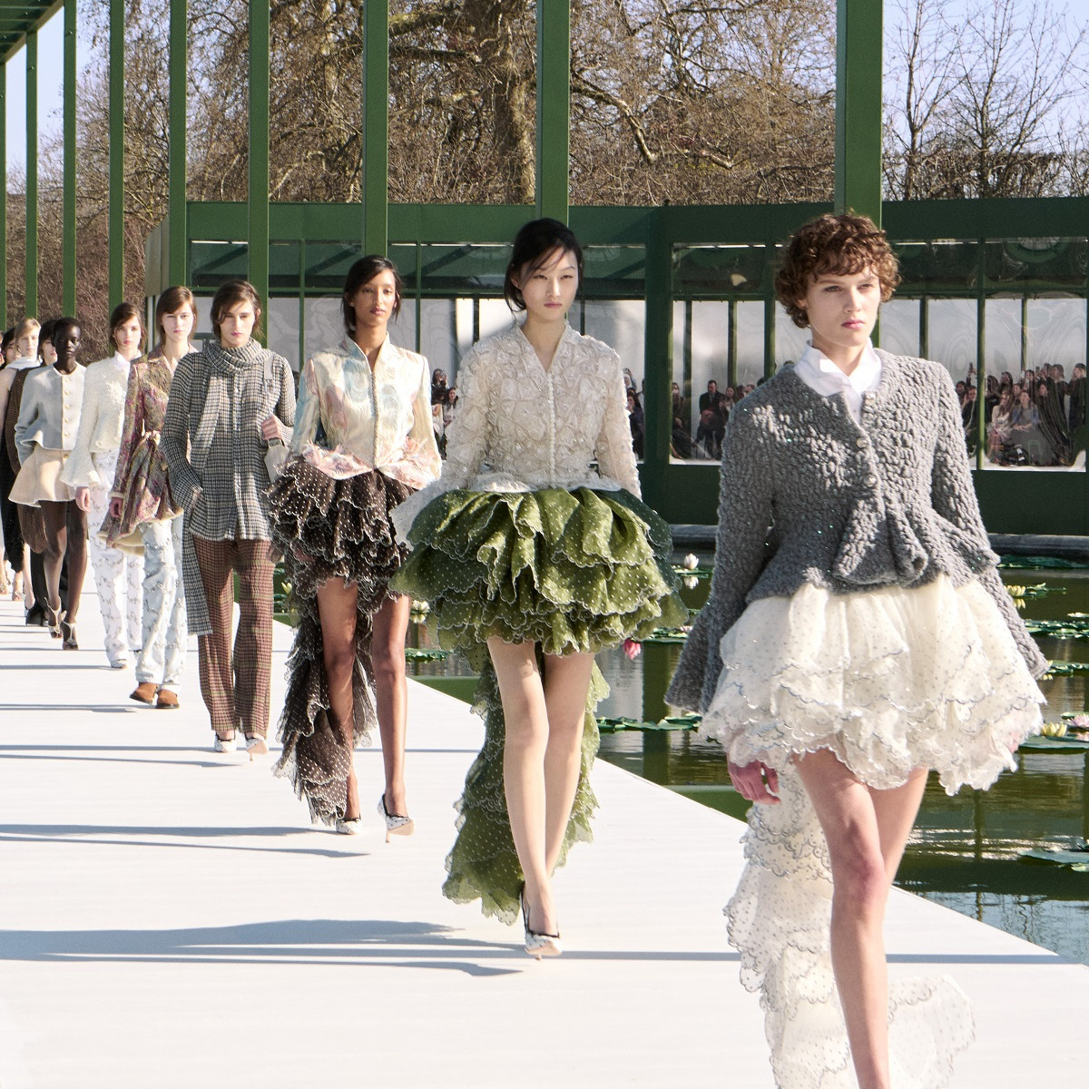 Romantisme Taman Bunga Jadi Tema Koleksi Dior Fall/Winter 2026! Hadir Jisoo BLACKPINK dan Hyunjin Stray Kids