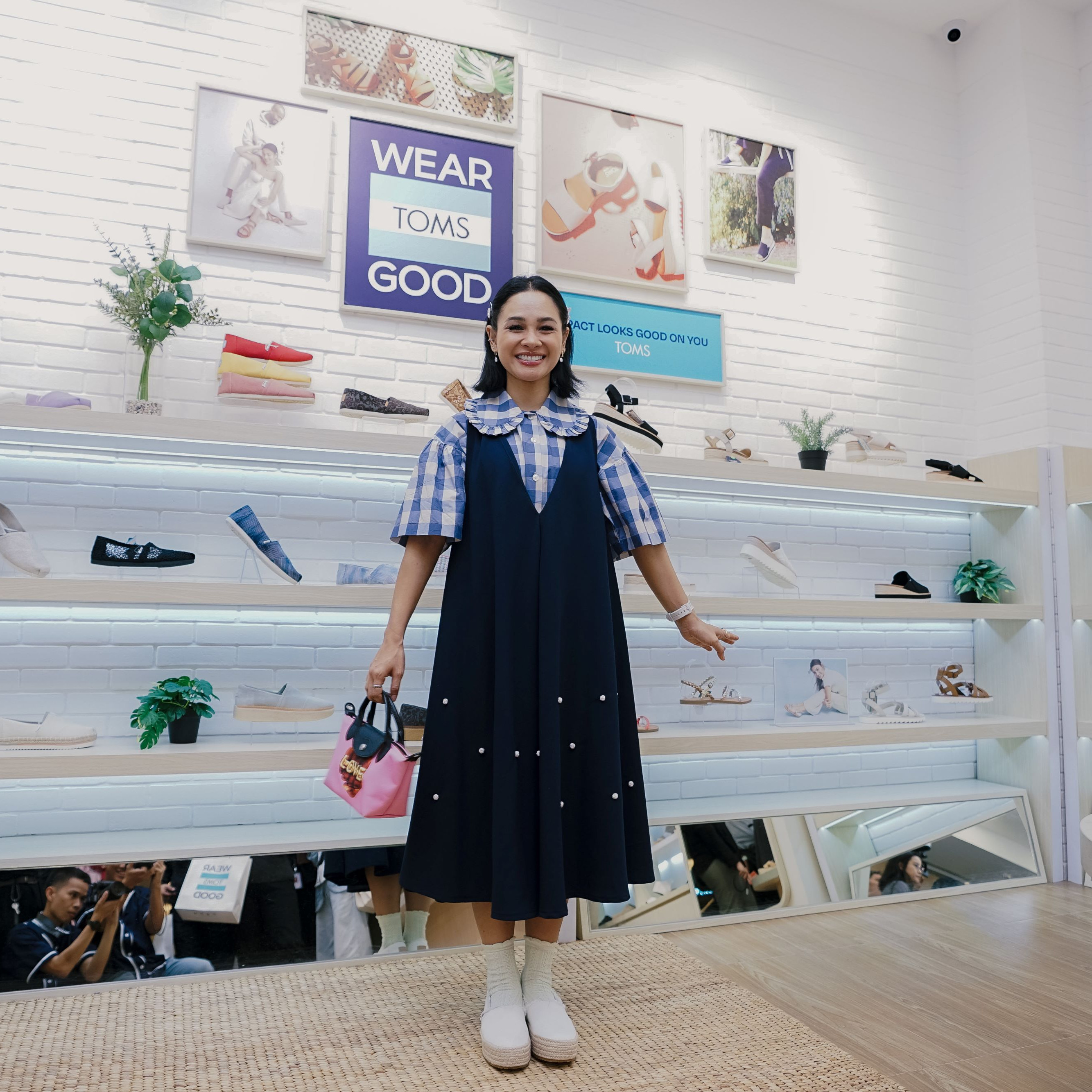 Fashion dengan Tujuan Mulia, Toms Gandeng Andien untuk Bantu Pendidikan Anak Kurang Mampu