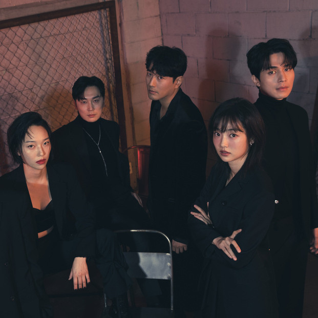 Intip 5 Foto Exclusive Para Pemain 'A Shop For Killers' yang Keren Berikut!