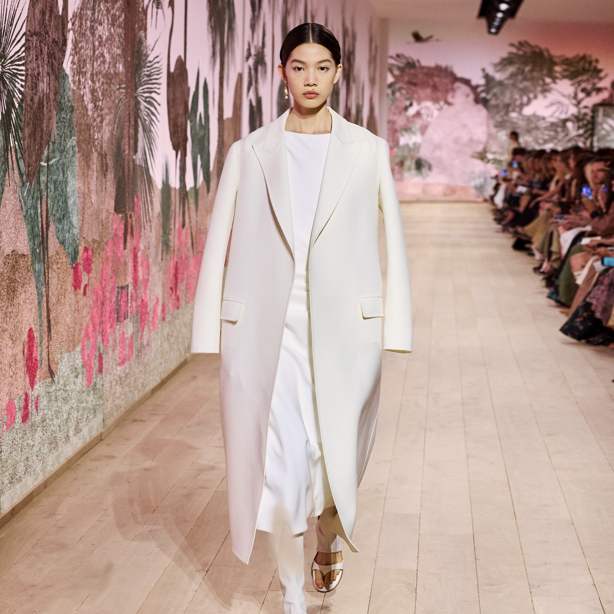 Cerita Jacey Philana Model Indonesia yang Tampil di Peragaan Dior Couture