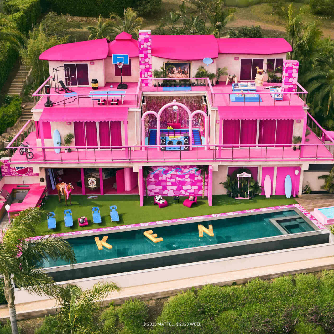 Intip Cantiknya Rumah Barbie di Malibu yang Bisa Kamu Sewa!
