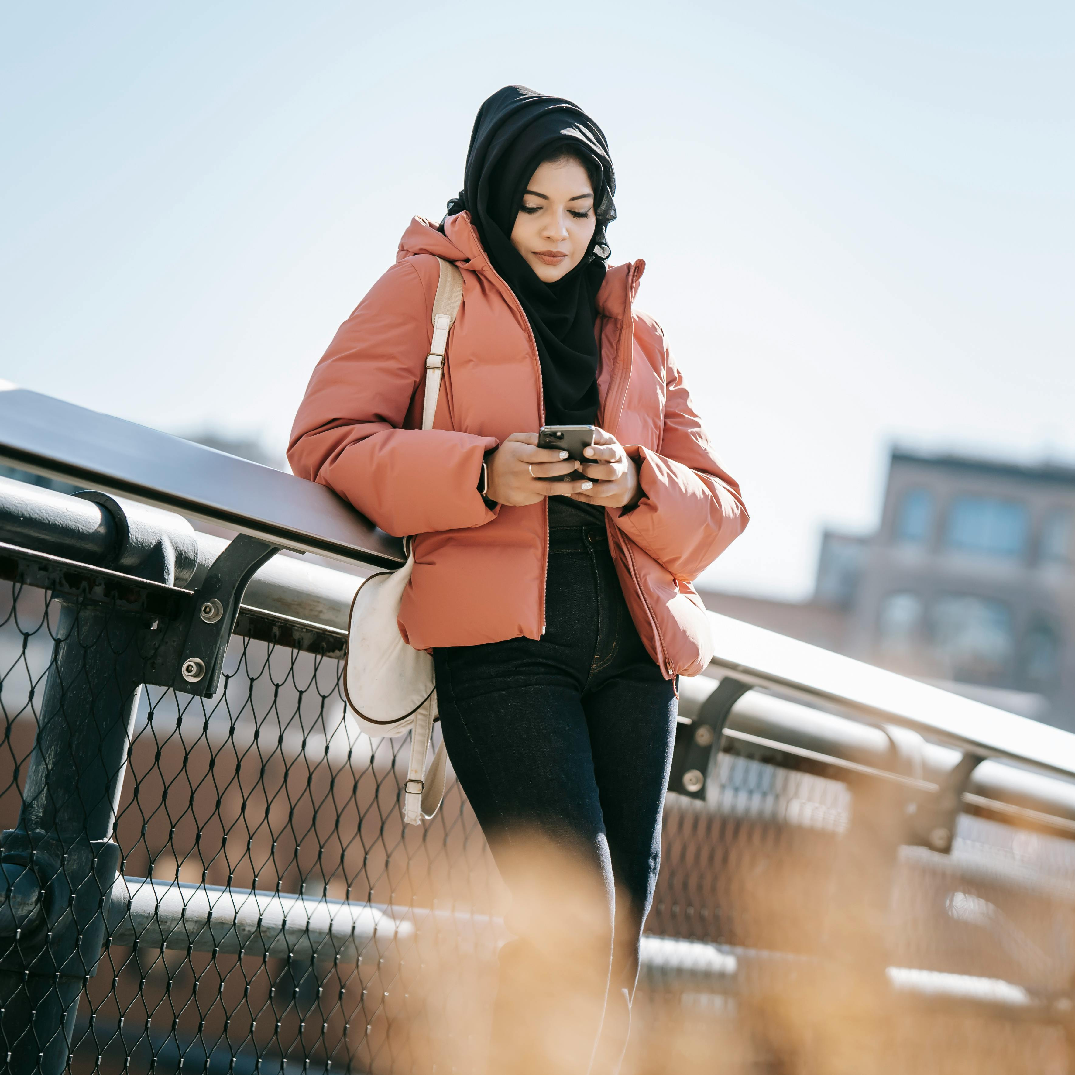 5 Bahan Pakaian Terbaik Dipakai Untuk Musim Dingin