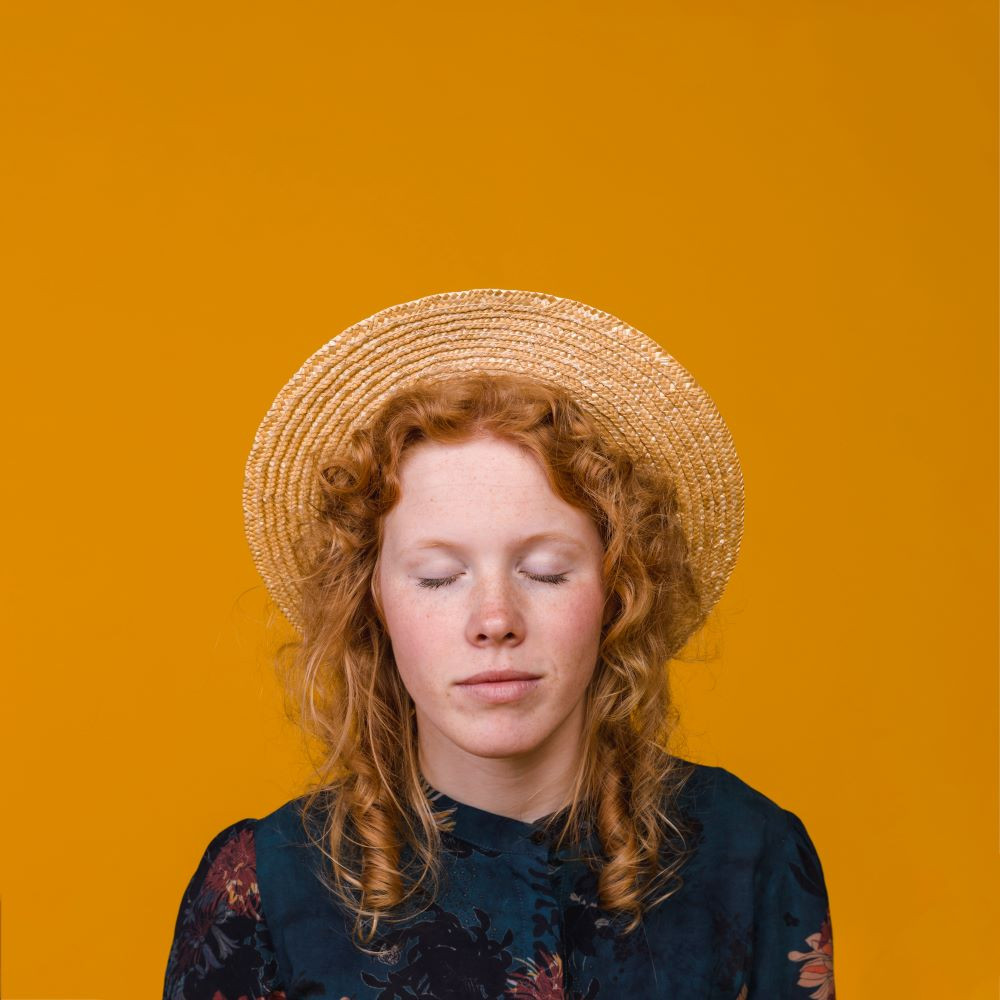 Tips Padu Padan untuk Pemilik Kepala Besar