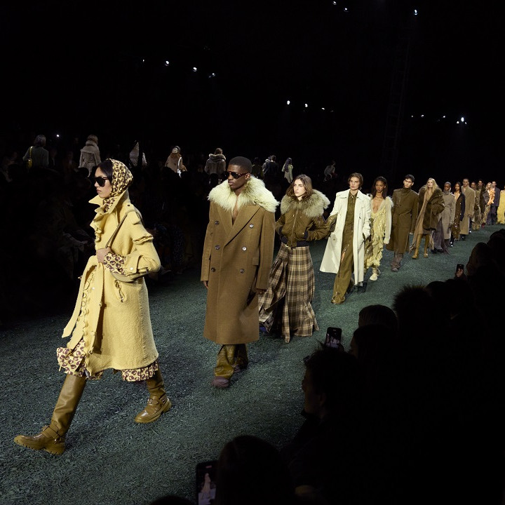 Burberry Rilis Koleksi Bergaya Edgy di London Fashion Week 2024