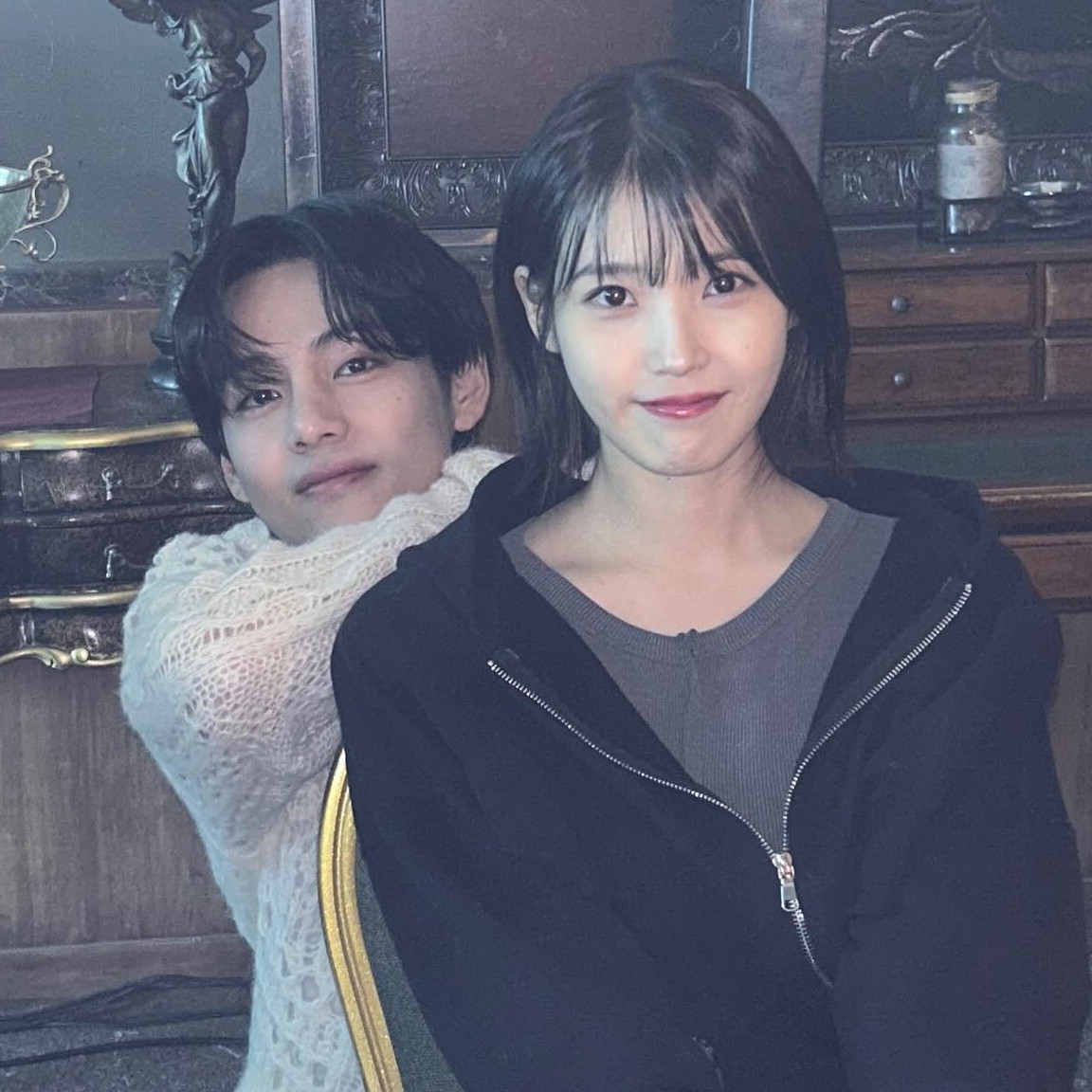 IU & V BTS Kompak Bagikan Foto Menggemaskan di Balik MV 'Love Wins All'