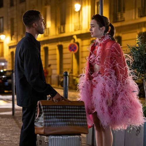 Rangkuman Gaya Paling Stylish di Emily In Paris Season 3