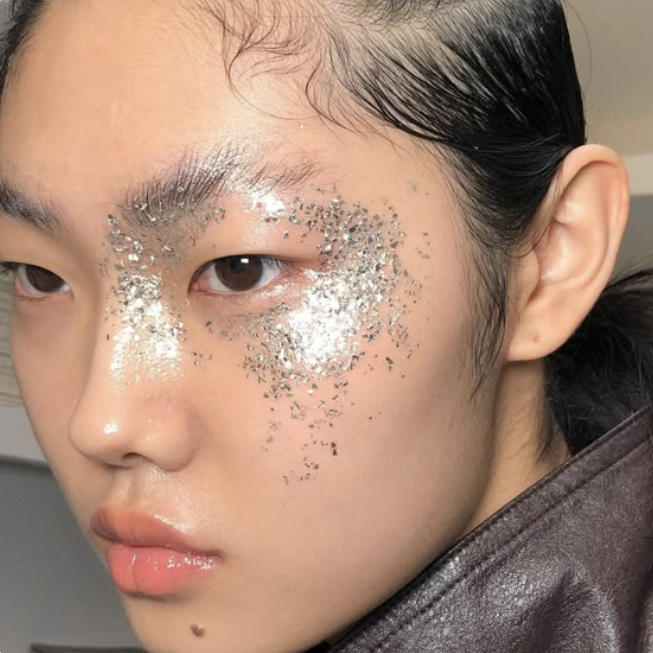 Rekomendasi Eye Makeup Glitter Agar Terlihat Stand Out